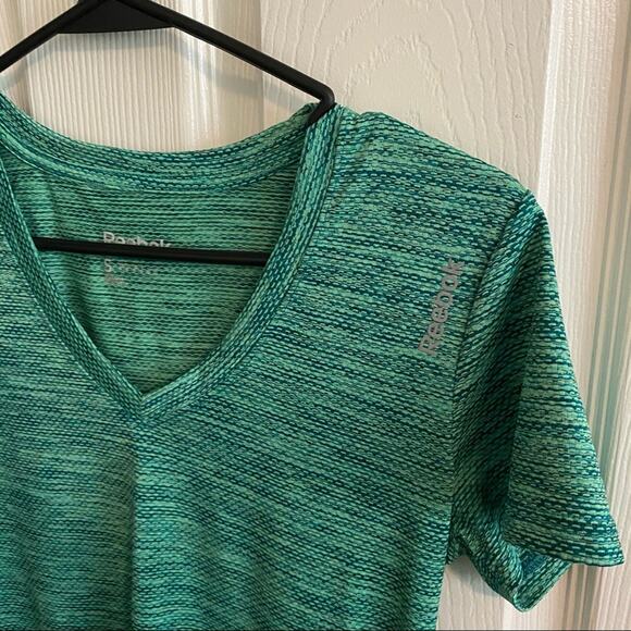 LOT of 2 Reebok V-Neck Workout Tee Shirts Size Small - Picture 4 of 11